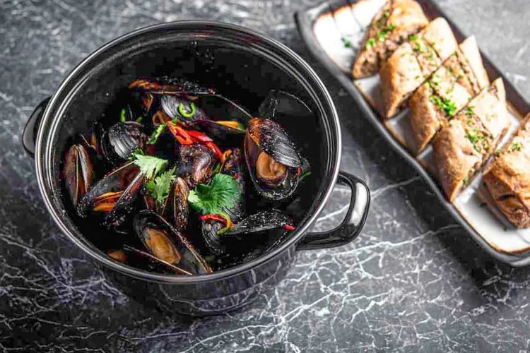 500G MUSSELS IN THAI SAUCE